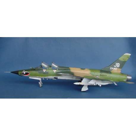  REPUBLIC F-105G "WILD WEASEL" - 1968 Maquette avion Trumpeter 1/32e U.S.