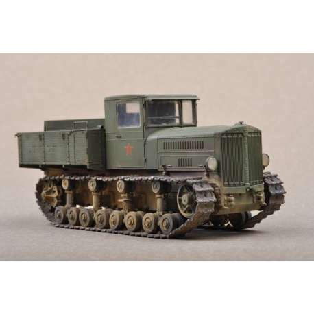  TRACTEUR D'ARTILLERIE SOVIETIQUE 1942  KOMINTERN. Maquette militaire. Trumpeter 1/35e