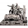 ROMMEL AU MILIEU DE SES TANKISTES du Deutsch Afrika Korps 1942 Figurine 1/35e Master Box.