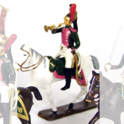 Figurine de trompette du 17e rgt de dragons (dragons roses) à cheval CBG Mignot.