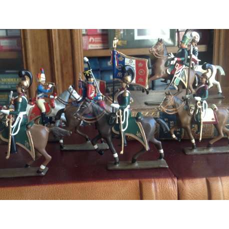 Figurine CBG Mignot étendard des chevau-léger 4ème rgt (plastron cramoisi) (1812).