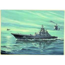 CROISEUR DE BATAILLE USSR P. VELIKIY. Maquette de navire de guerre. Trumpeter 1/700e 