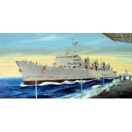  AOE FAST COMBAT SUPPORT SHIP USS SACRAMENTO. Maquette de bateau de guerre. Trumpeter 1/700e