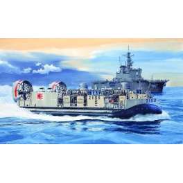  BARGE DE DEBARQUEMENT LCAC MARINE JAPONAISE 2000 . Maquette de bateau de guerre. Trumpeter 1/72e