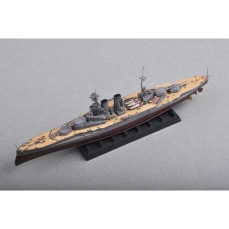 HMS WARSPITE 1915 ARMEE BRITANNIQUE.Maquette de bateau de guerre. Trumpeter 1/700e 