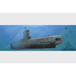 SOUS-MARIN ALLEMAND U-BOAT TYPE XXIII 1945 . Maquette de sous-marin de guerre. Trumpeter 1/144e 